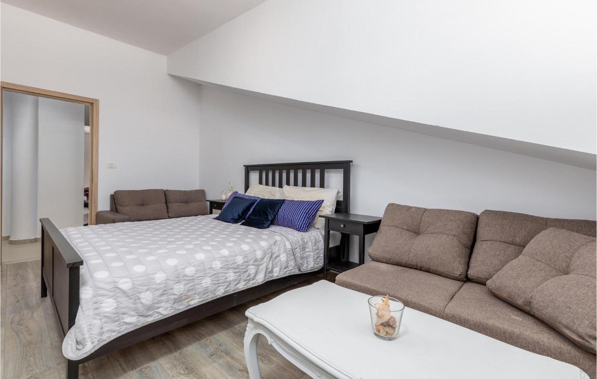 Awesome Apartment In Pula With Wifi Kültér fotó